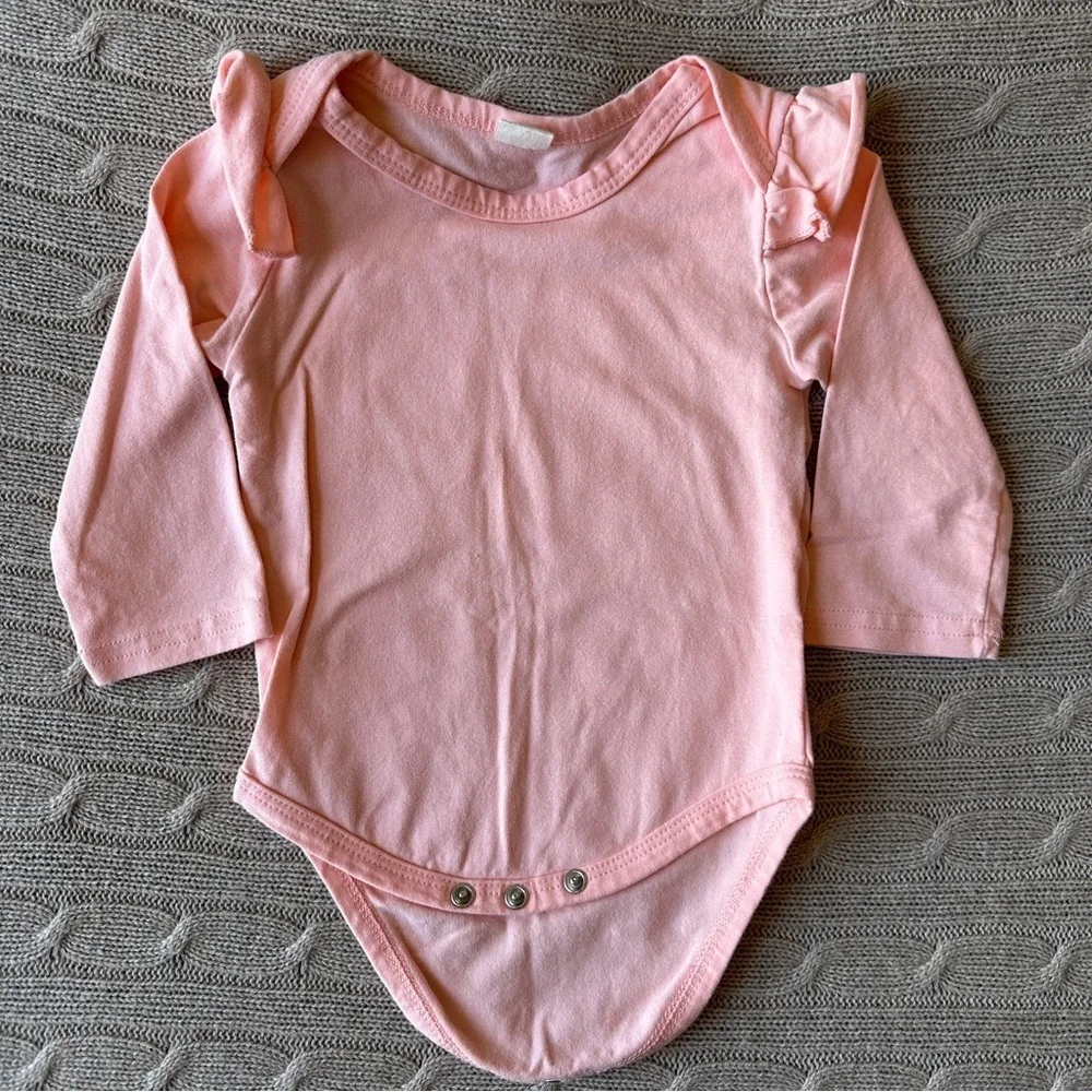 EUC Carter’s Baby Girl Outfit Set, Peach Garden, 9 Months